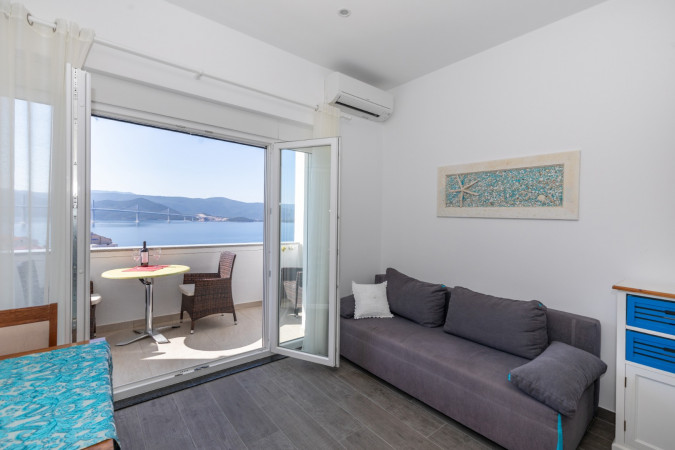 Apartman 4 Luna, Villa Mare - Ekskluzivni smje&scaron;taj s bazenom i pogledom na more u Komarni, Dalmacija Komarna