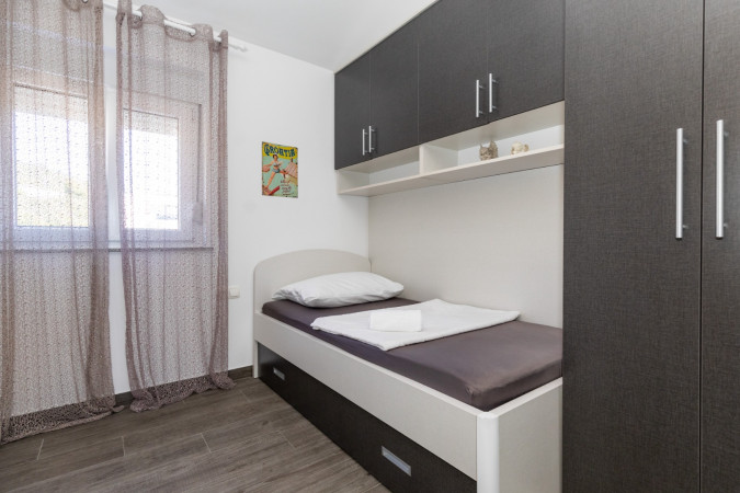 Apartman 5 Panorama, Villa Mare - Ekskluzivni smje&scaron;taj s bazenom i pogledom na more u Komarni, Dalmacija Komarna