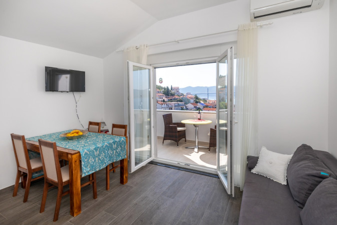 Apartman 4 Luna, Villa Mare - Ekskluzivni smje&scaron;taj s bazenom i pogledom na more u Komarni, Dalmacija Komarna