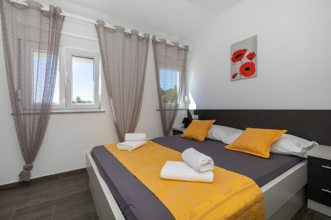 Apartman 5 Panorama, Villa Mare - Ekskluzivni smje&scaron;taj s bazenom i pogledom na more u Komarni, Dalmacija Komarna