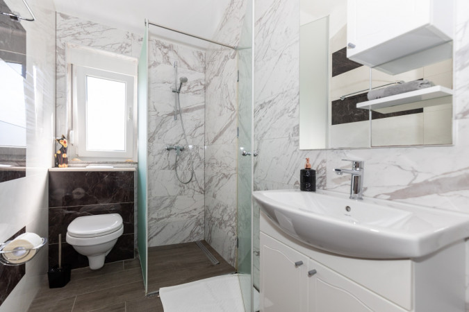 Apartman 4 Luna, Villa Mare - Ekskluzivni smje&scaron;taj s bazenom i pogledom na more u Komarni, Dalmacija Komarna