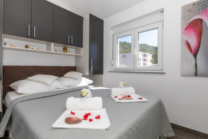 Apartman 4 Luna, Villa Mare - Ekskluzivni smje&scaron;taj s bazenom i pogledom na more u Komarni, Dalmacija Komarna