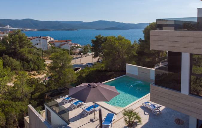 Adria View, Villa Mare - Ekskluzivni smještaj s bazenom i pogledom na more u Komarni, Dalmacija Komarna