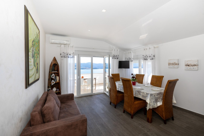 Apartman 5 Panorama, Villa Mare - Ekskluzivni smje&scaron;taj s bazenom i pogledom na more u Komarni, Dalmacija Komarna