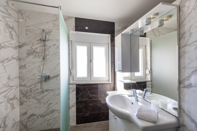 Apartman 5 Panorama, Villa Mare - Ekskluzivni smje&scaron;taj s bazenom i pogledom na more u Komarni, Dalmacija Komarna